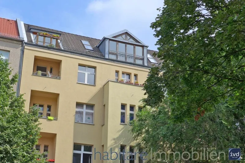 Modernisierte Altbauwohnung im ruhigen 2.OG mit Balkon - tolle Altbauwohnung mit Wannenbad! — photo 1